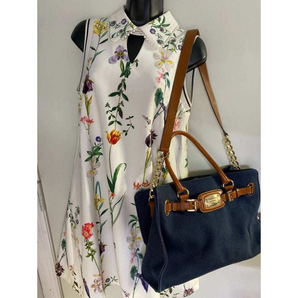 MICHAEL KORS Blue Inter Woven Canvas Shoulder Bag - Picture 10 of 16